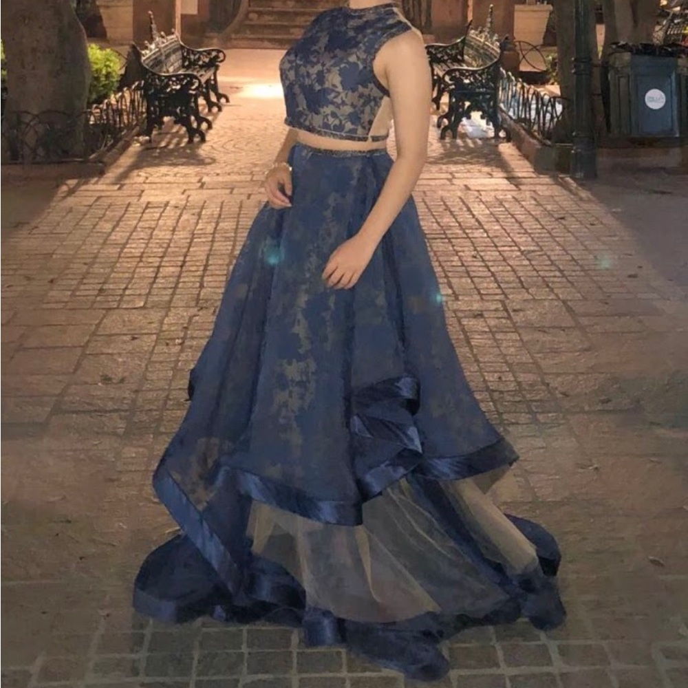 Dresses only wore once size small!